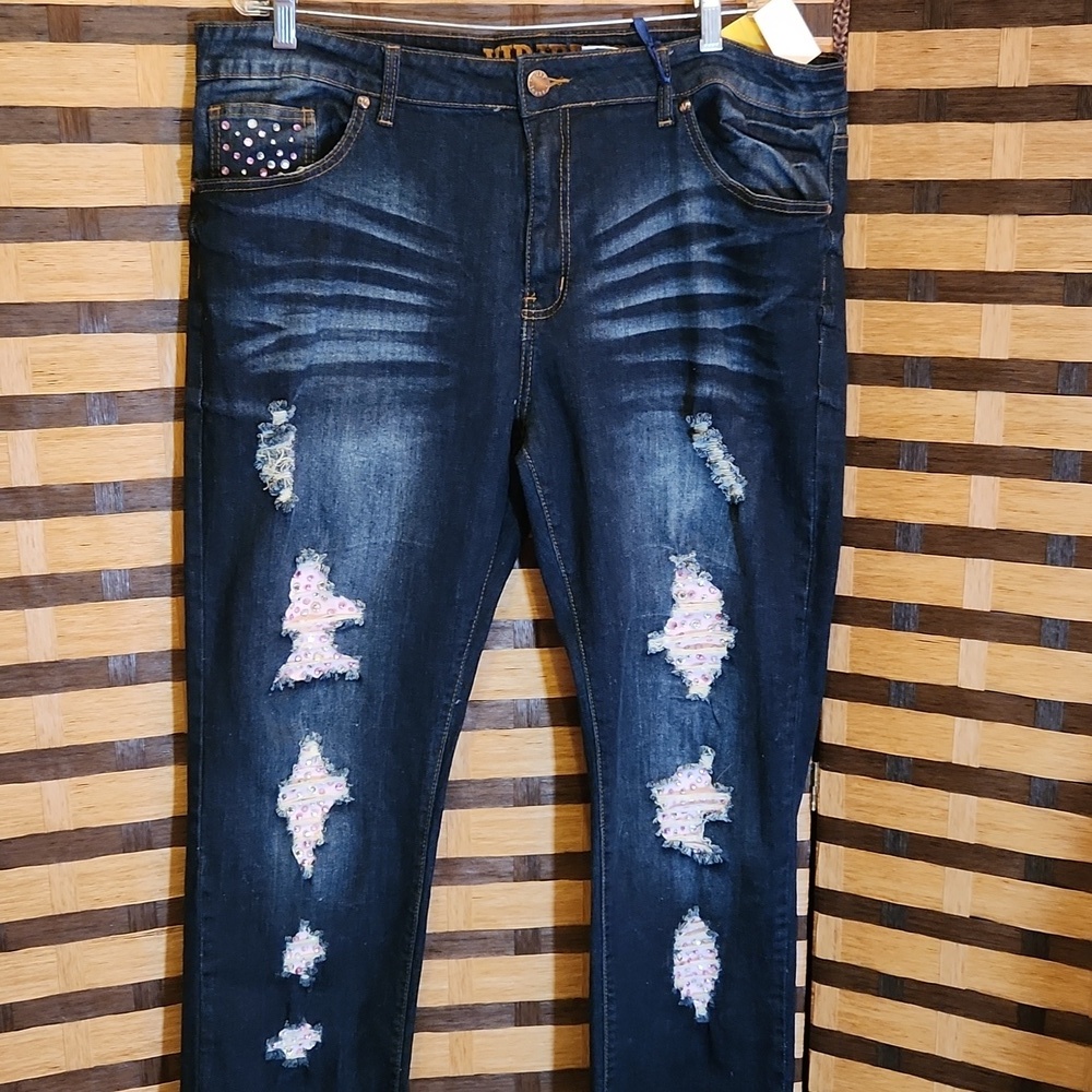 NWT!! Custom bling ripped jeans